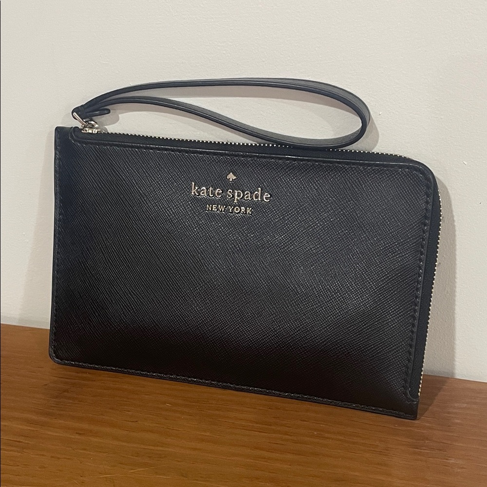 💓Kate Spade Black Clutch Wristlet Wallet iPhone fits in it